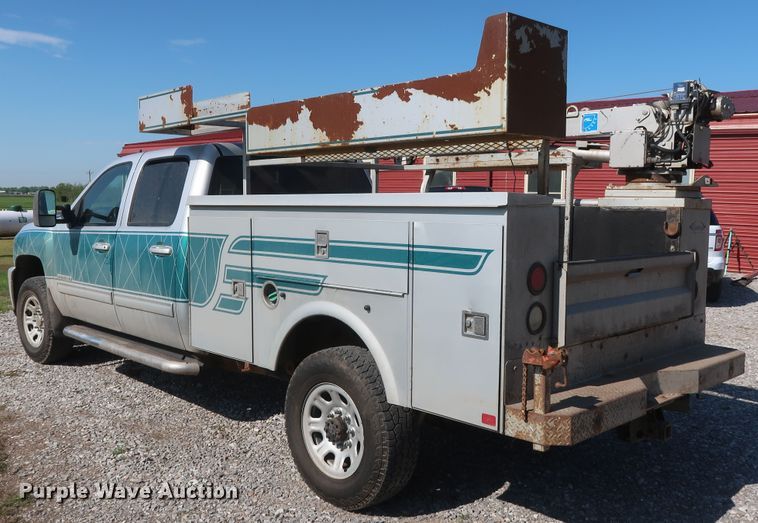 image for item GS9874 2011 Chevrolet Silverado 2500HD  Crew Cab utility bed pickup truck