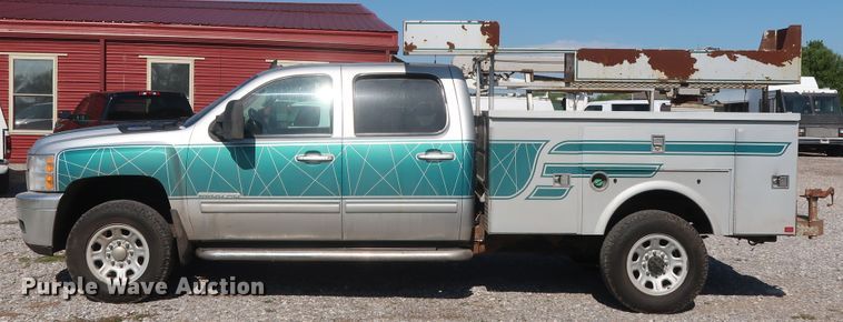 image for item GS9874 2011 Chevrolet Silverado 2500HD  Crew Cab utility bed pickup truck