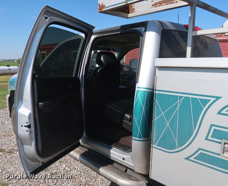 image for item GS9874 2011 Chevrolet Silverado 2500HD  Crew Cab utility bed pickup truck