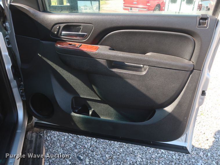 image for item GS9874 2011 Chevrolet Silverado 2500HD  Crew Cab utility bed pickup truck