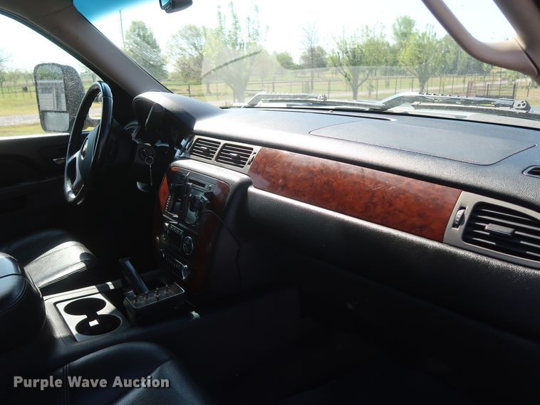 image for item GS9874 2011 Chevrolet Silverado 2500HD  Crew Cab utility bed pickup truck