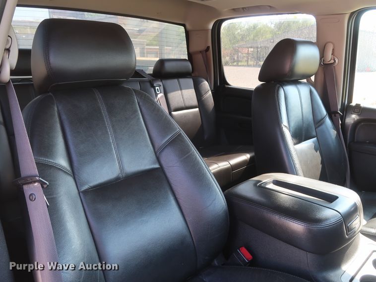 image for item GS9874 2011 Chevrolet Silverado 2500HD  Crew Cab utility bed pickup truck