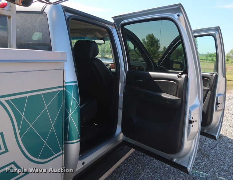 image for item GS9874 2011 Chevrolet Silverado 2500HD  Crew Cab utility bed pickup truck