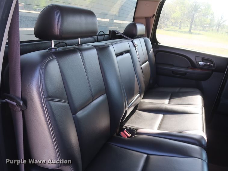 image for item GS9874 2011 Chevrolet Silverado 2500HD  Crew Cab utility bed pickup truck