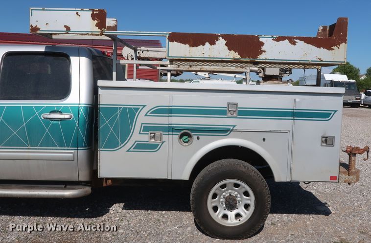 image for item GS9874 2011 Chevrolet Silverado 2500HD  Crew Cab utility bed pickup truck