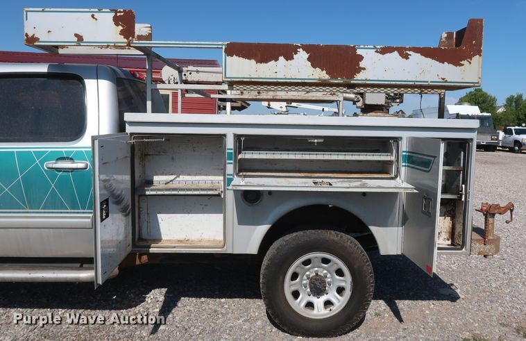 image for item GS9874 2011 Chevrolet Silverado 2500HD  Crew Cab utility bed pickup truck