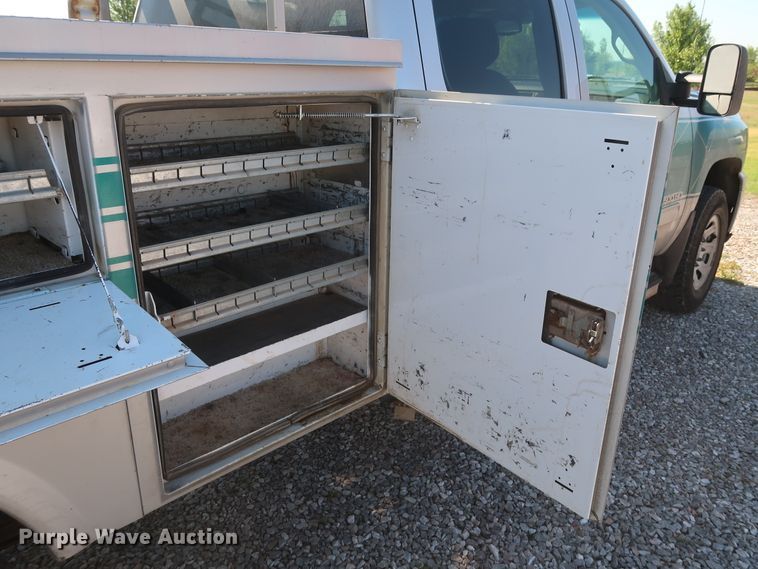 image for item GS9874 2011 Chevrolet Silverado 2500HD  Crew Cab utility bed pickup truck