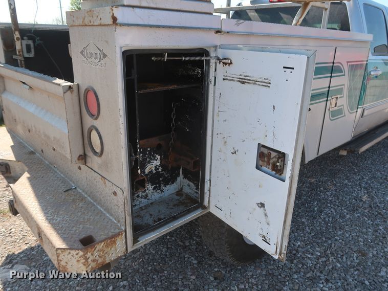 image for item GS9874 2011 Chevrolet Silverado 2500HD  Crew Cab utility bed pickup truck