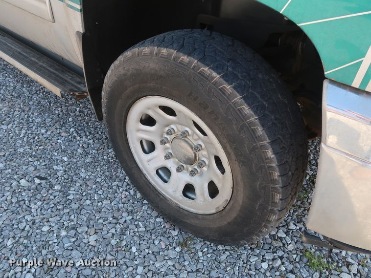 image for item GS9874 2011 Chevrolet Silverado 2500HD  Crew Cab utility bed pickup truck