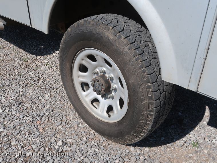 image for item GS9874 2011 Chevrolet Silverado 2500HD  Crew Cab utility bed pickup truck