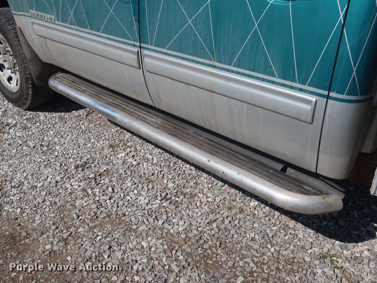 image for item GS9874 2011 Chevrolet Silverado 2500HD  Crew Cab utility bed pickup truck