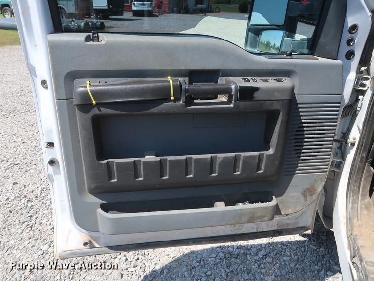 image for item GS9878 2016 Ford F250 Super Duty XLT  Crew Cab pickup truck