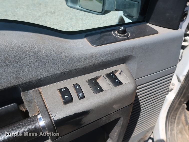 image for item GS9878 2016 Ford F250 Super Duty XLT  Crew Cab pickup truck