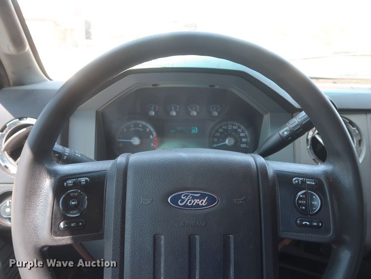 image for item GS9878 2016 Ford F250 Super Duty XLT  Crew Cab pickup truck