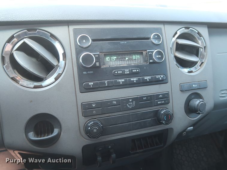 image for item GS9878 2016 Ford F250 Super Duty XLT  Crew Cab pickup truck