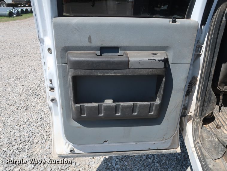 image for item GS9878 2016 Ford F250 Super Duty XLT  Crew Cab pickup truck