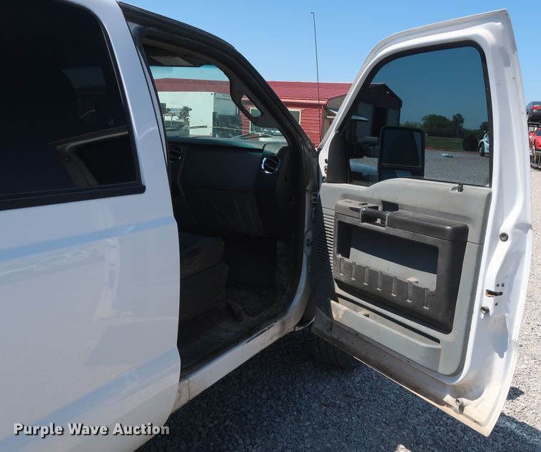 image for item GS9878 2016 Ford F250 Super Duty XLT  Crew Cab pickup truck