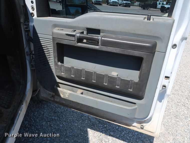 image for item GS9878 2016 Ford F250 Super Duty XLT  Crew Cab pickup truck