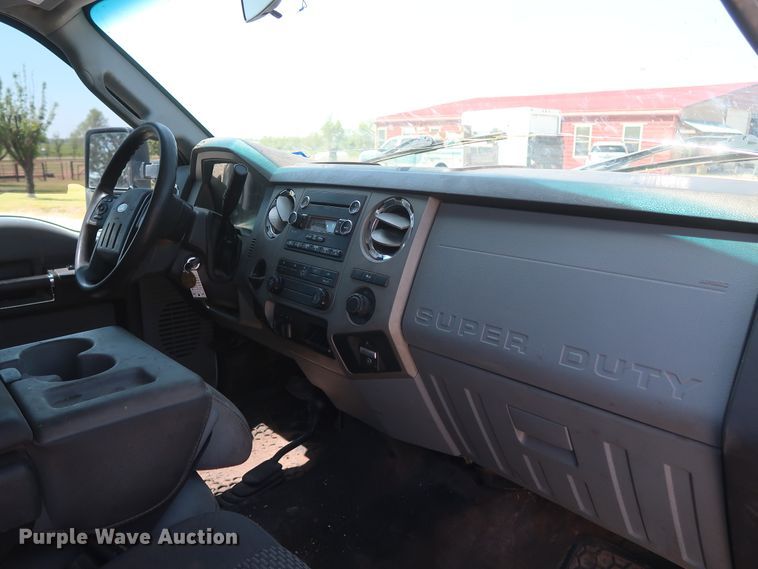 image for item GS9878 2016 Ford F250 Super Duty XLT  Crew Cab pickup truck