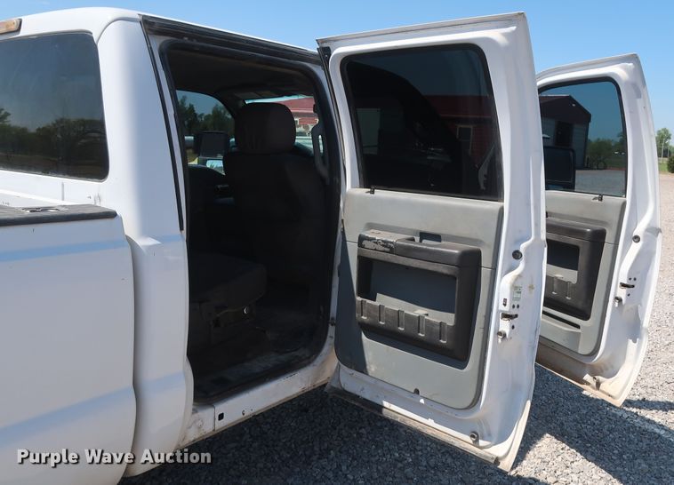 image for item GS9878 2016 Ford F250 Super Duty XLT  Crew Cab pickup truck