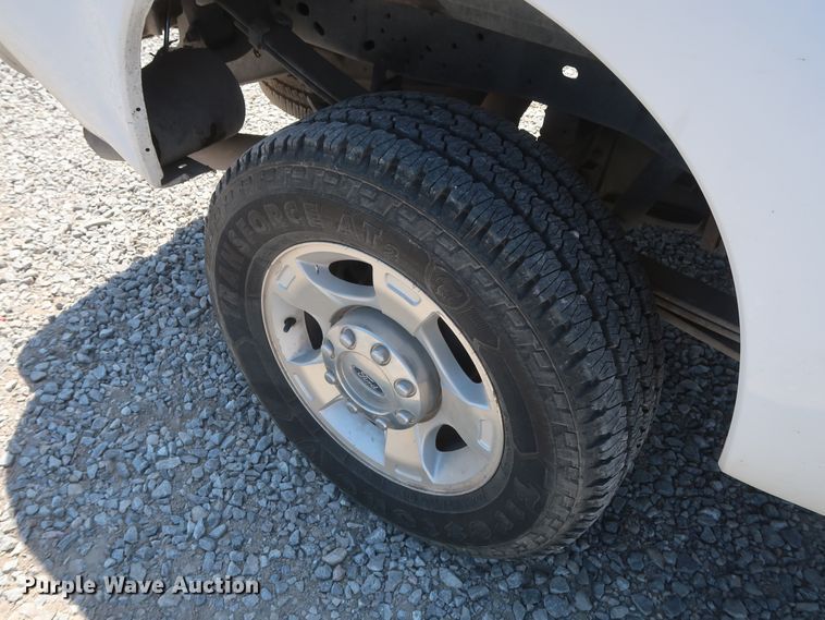 image for item GS9878 2016 Ford F250 Super Duty XLT  Crew Cab pickup truck