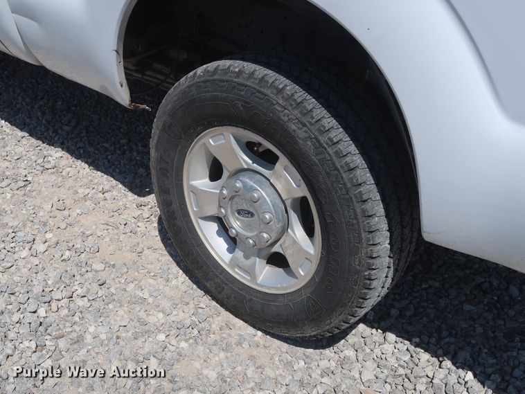 image for item GS9878 2016 Ford F250 Super Duty XLT  Crew Cab pickup truck