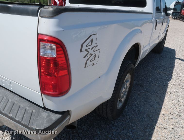 image for item GS9878 2016 Ford F250 Super Duty XLT  Crew Cab pickup truck