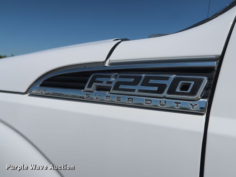 image for item GS9878 2016 Ford F250 Super Duty XLT  Crew Cab pickup truck