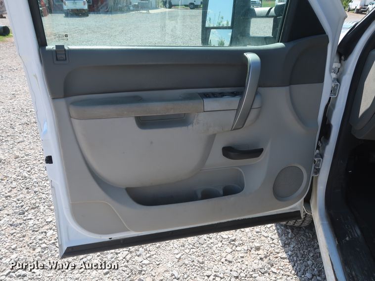 image for item GS9889 2013 Chevrolet Silverado 2500HD  Ext. Cab utility bed pickup truck