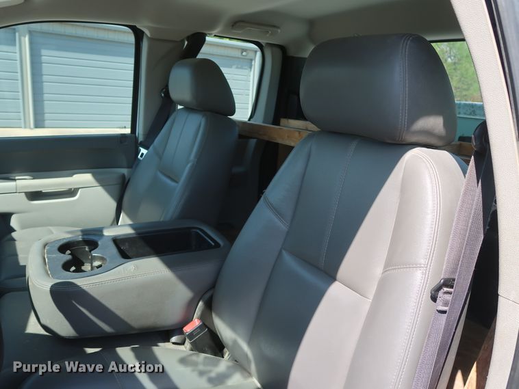 image for item GS9889 2013 Chevrolet Silverado 2500HD  Ext. Cab utility bed pickup truck