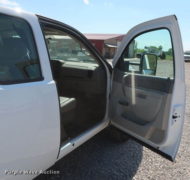 image for item GS9889 2013 Chevrolet Silverado 2500HD  Ext. Cab utility bed pickup truck