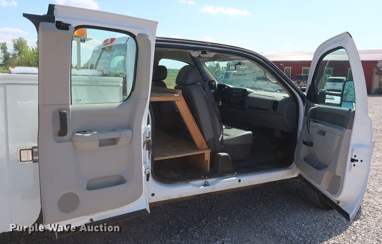 image for item GS9889 2013 Chevrolet Silverado 2500HD  Ext. Cab utility bed pickup truck