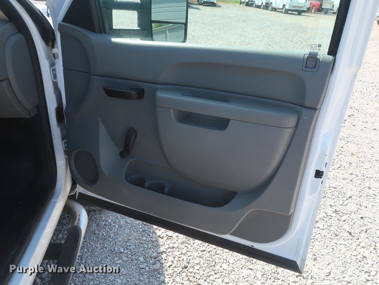 image for item GS9890 2013 Chevrolet Silverado 2500HD  Ext. Cab utility bed pickup truck