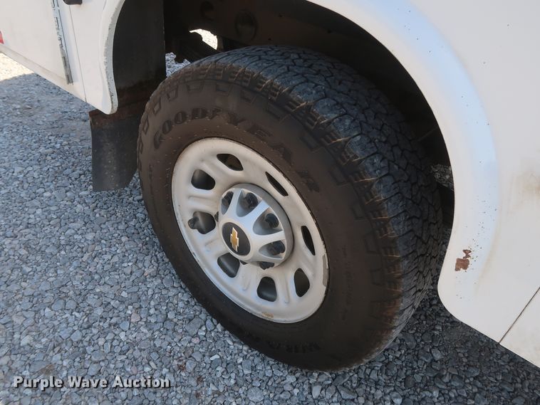 image for item GS9890 2013 Chevrolet Silverado 2500HD  Ext. Cab utility bed pickup truck