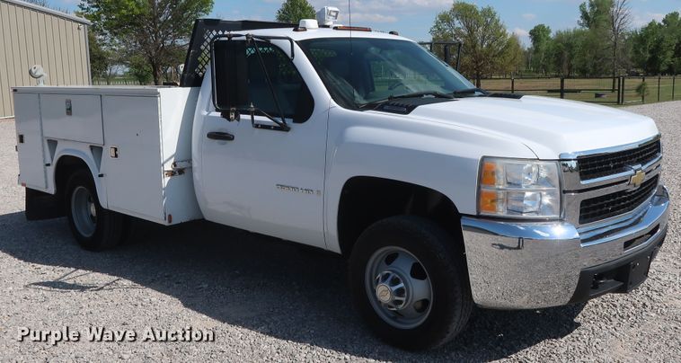 image for item GS9891 2009 Chevrolet Silverado 3500HD  utility bed pickup truck