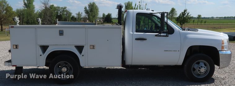image for item GS9891 2009 Chevrolet Silverado 3500HD  utility bed pickup truck