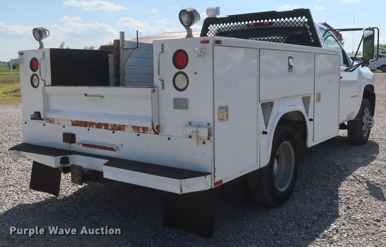 image for item GS9891 2009 Chevrolet Silverado 3500HD  utility bed pickup truck