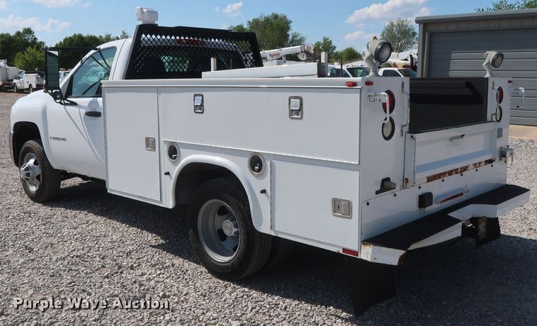 image for item GS9891 2009 Chevrolet Silverado 3500HD  utility bed pickup truck