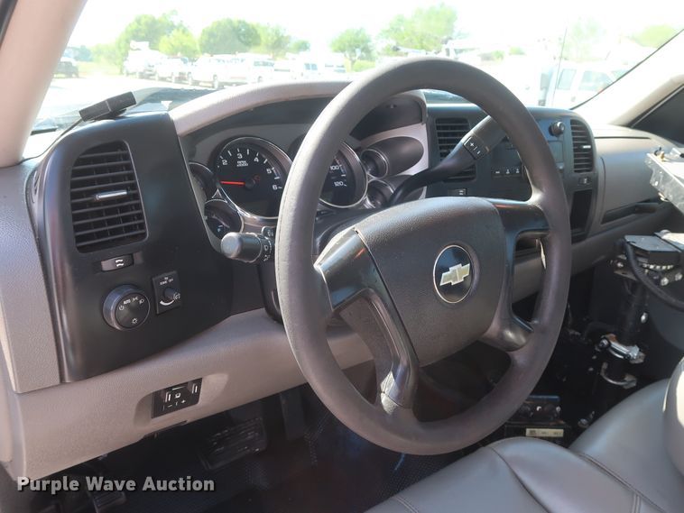 image for item GS9891 2009 Chevrolet Silverado 3500HD  utility bed pickup truck