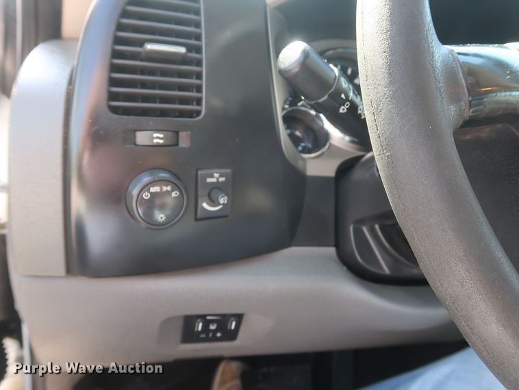 image for item GS9891 2009 Chevrolet Silverado 3500HD  utility bed pickup truck