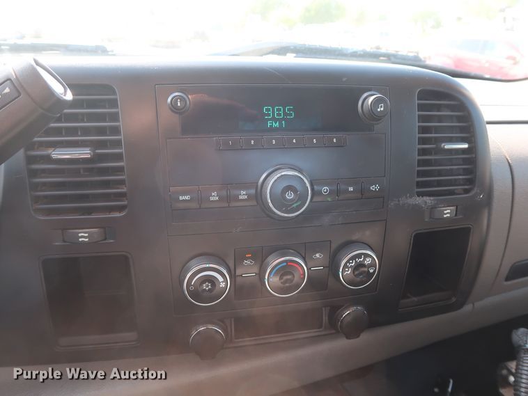 image for item GS9891 2009 Chevrolet Silverado 3500HD  utility bed pickup truck