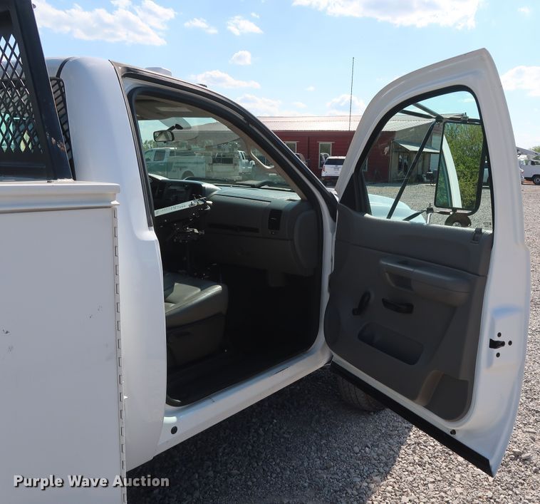 image for item GS9891 2009 Chevrolet Silverado 3500HD  utility bed pickup truck
