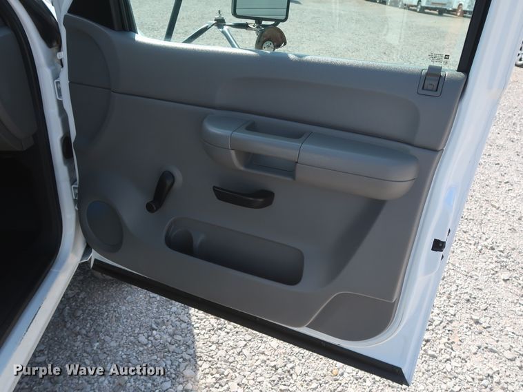 image for item GS9891 2009 Chevrolet Silverado 3500HD  utility bed pickup truck