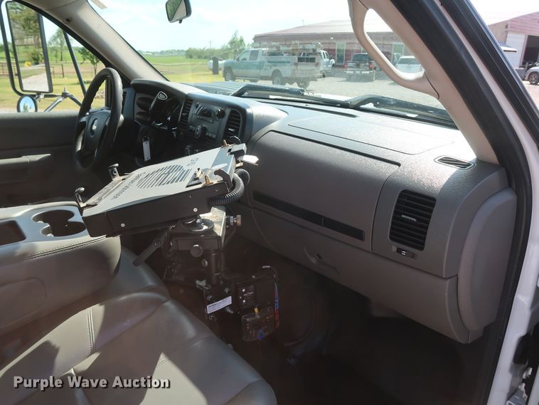 image for item GS9891 2009 Chevrolet Silverado 3500HD  utility bed pickup truck