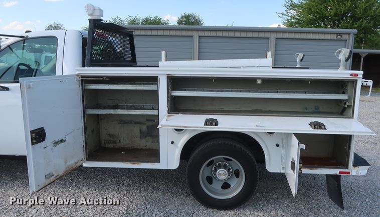 image for item GS9891 2009 Chevrolet Silverado 3500HD  utility bed pickup truck