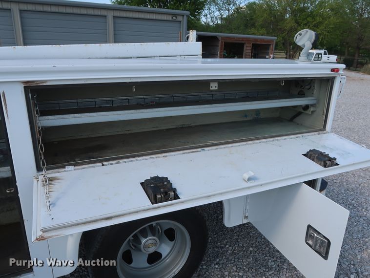 image for item GS9891 2009 Chevrolet Silverado 3500HD  utility bed pickup truck