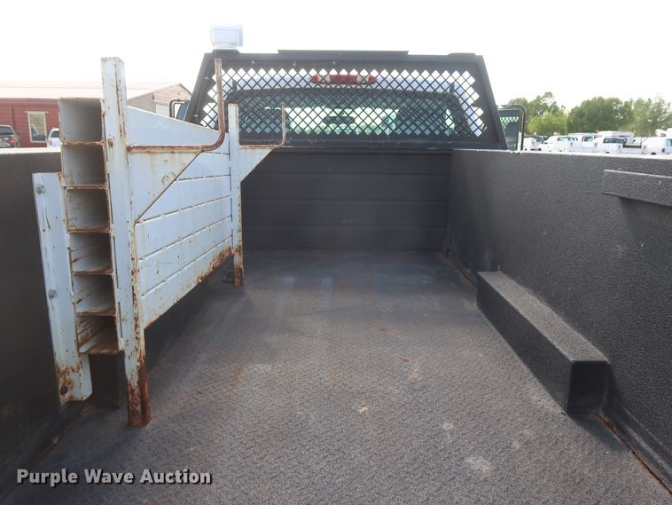 image for item GS9891 2009 Chevrolet Silverado 3500HD  utility bed pickup truck