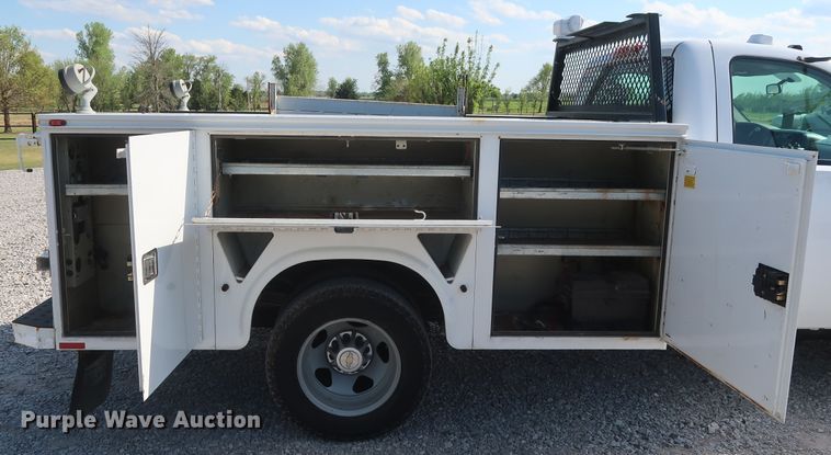 image for item GS9891 2009 Chevrolet Silverado 3500HD  utility bed pickup truck