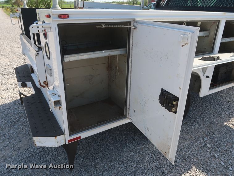 image for item GS9891 2009 Chevrolet Silverado 3500HD  utility bed pickup truck