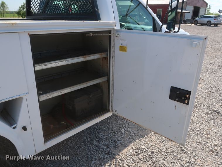 image for item GS9891 2009 Chevrolet Silverado 3500HD  utility bed pickup truck